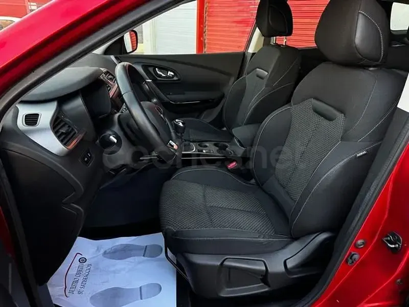 Usado Renault Kadjar Life 130 CV (95 kW) 2018 Granate SUV