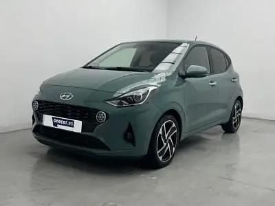 Usado Hyundai i10 67 CV (49 kW) 2023 Verde mangrove green mg2 Utilitario
