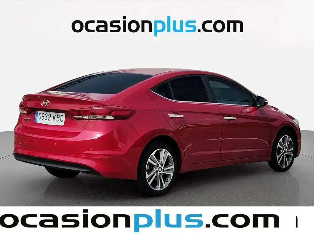 Usado Hyundai Elantra 128 CV (94 kW) 2017 Rojo Utilitario