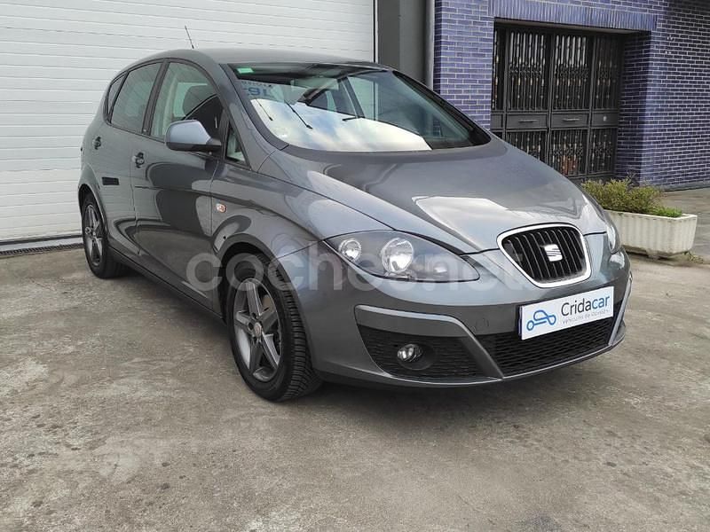 Usado Seat Altea I-Tech 105 CV (77 kW) 2014 Gris / plata Monovolumen