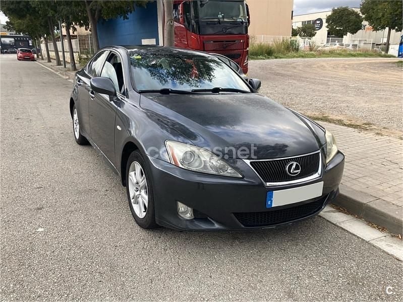 Usado Lexus IS220d 177 CV (130 kW) 2009 Gris / plata Berlina