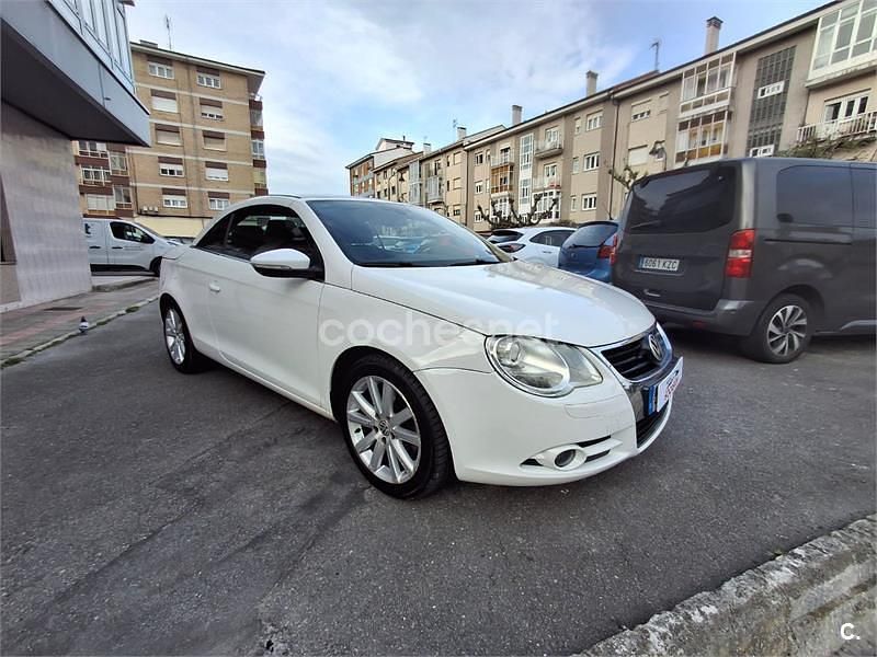 Usado VW Eos 140 CV (102 kW) 2010 Blanco Descapotable