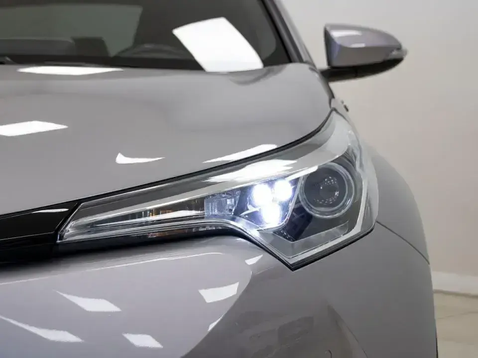 Usado Toyota C-HR Advance 122 CV (89 kW) 2019 Gris SUV