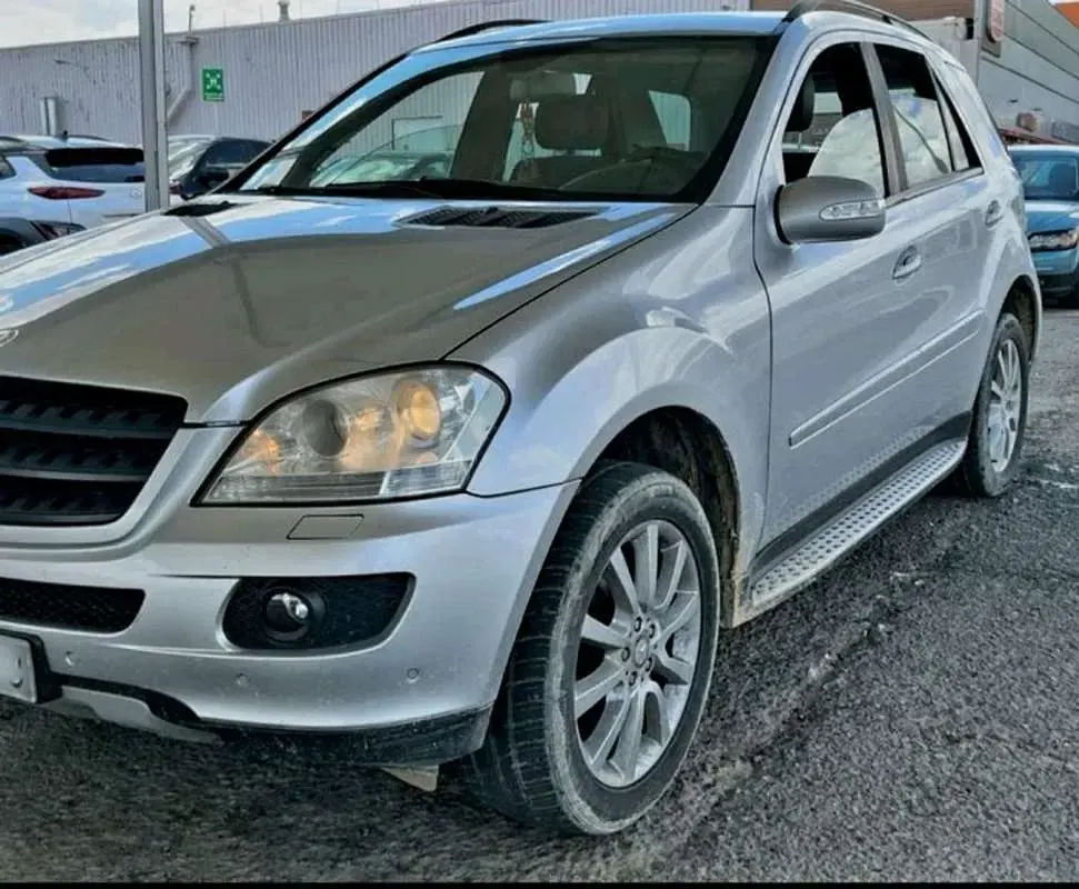 Usado Mercedes ML280 189 CV (139 kW) 2007 Plateado SUV