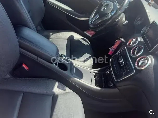 Usado Mercedes A250 AMG line 211 CV (155 kW) 2015 Gris / plata Utilitario