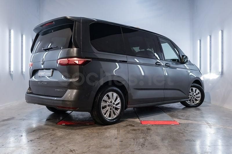 Usado VW Multivan Life 245 CV (180 kW) 2025 Gris / plata Van