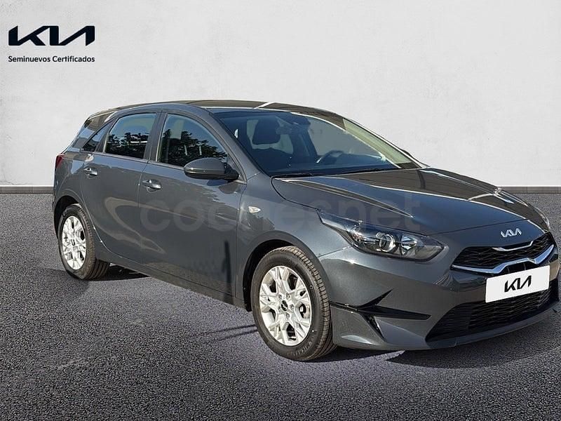 Usado Kia Ceed 100 CV (73 kW) 2023 Negro Utilitario