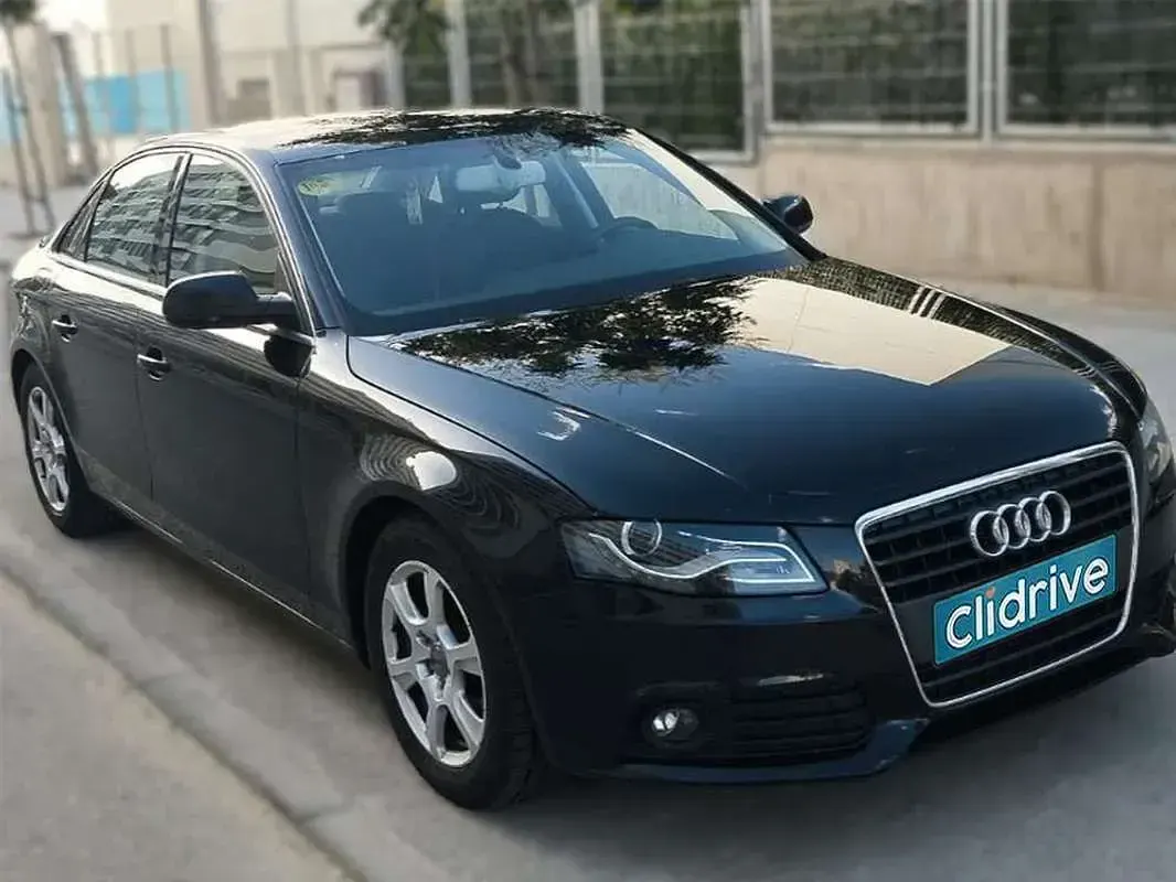 Usado Audi A4 Premium 140 CV (102 kW) 2011 Negro Berlina