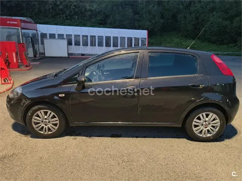 Usado Fiat Punto Pop 69 CV (50 kW) 2017 Negro Utilitario