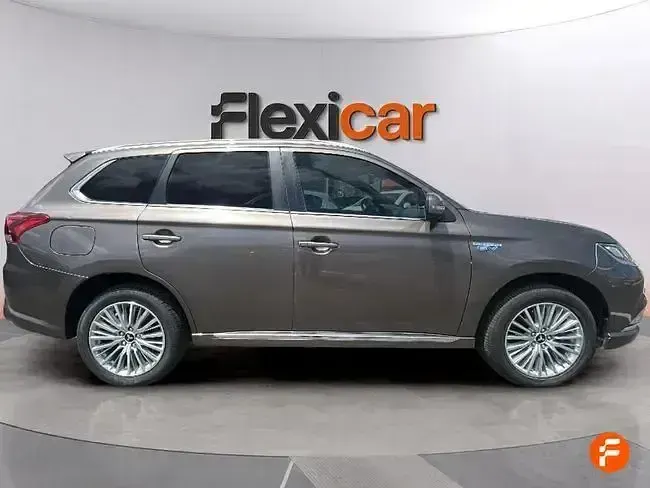 Usado Mitsubishi Outlander P-HEV 224 CV (164 kW) 2019 Marrón