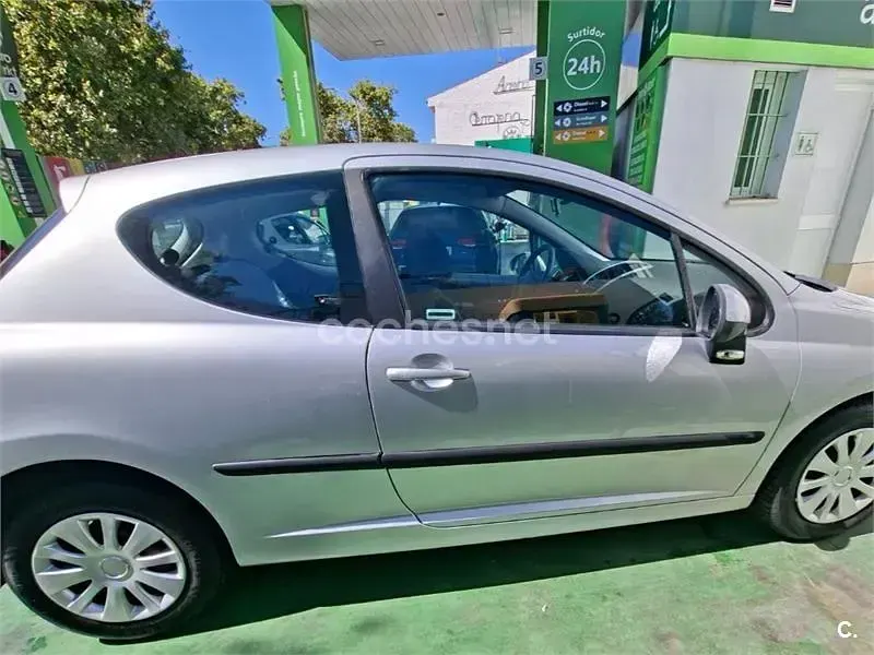 Usado Peugeot 207 95 CV (69 kW) 2007 Gris / plata Berlina