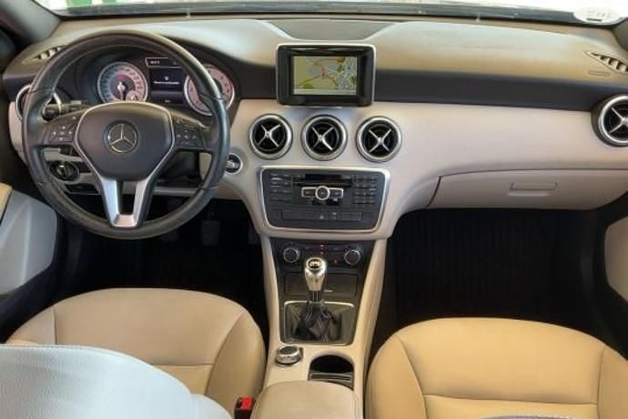 Usado Mercedes A180 110 CV (80 kW) 2014