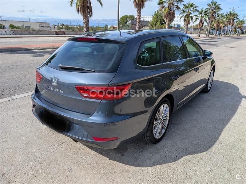 Usado Seat Leon XCELLENCE 150 CV (110 kW) 2019 Gris / plata Familiar