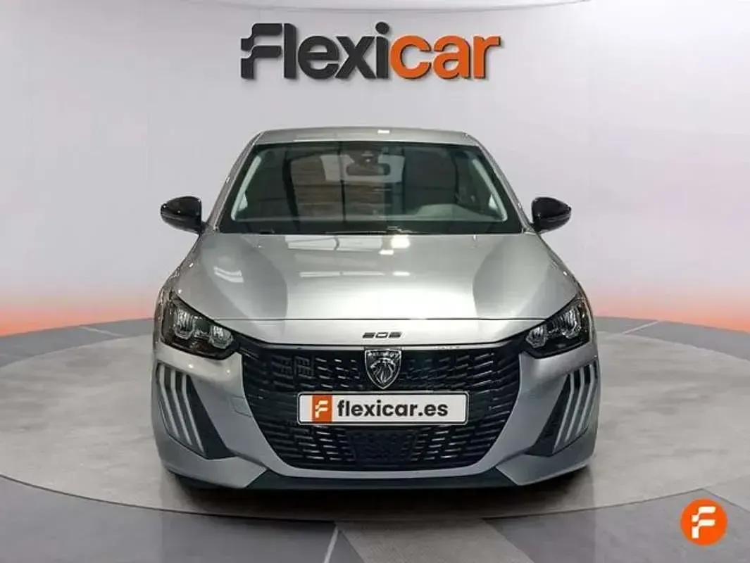 Usado Peugeot 208 Active 102 CV (75 kW) 2024 Gris Utilitario