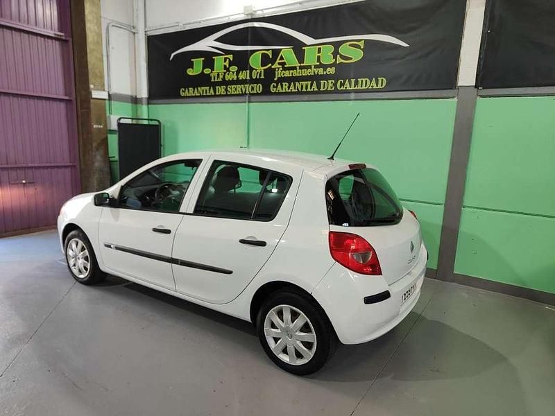 Usado Renault Clio II Authentique 86 CV (63 kW) 2007 Blanco Utilitario