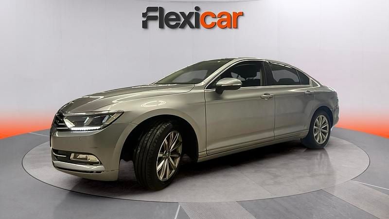 Usado VW Passat Advance 150 CV (110 kW) 2019 Gris Berlina