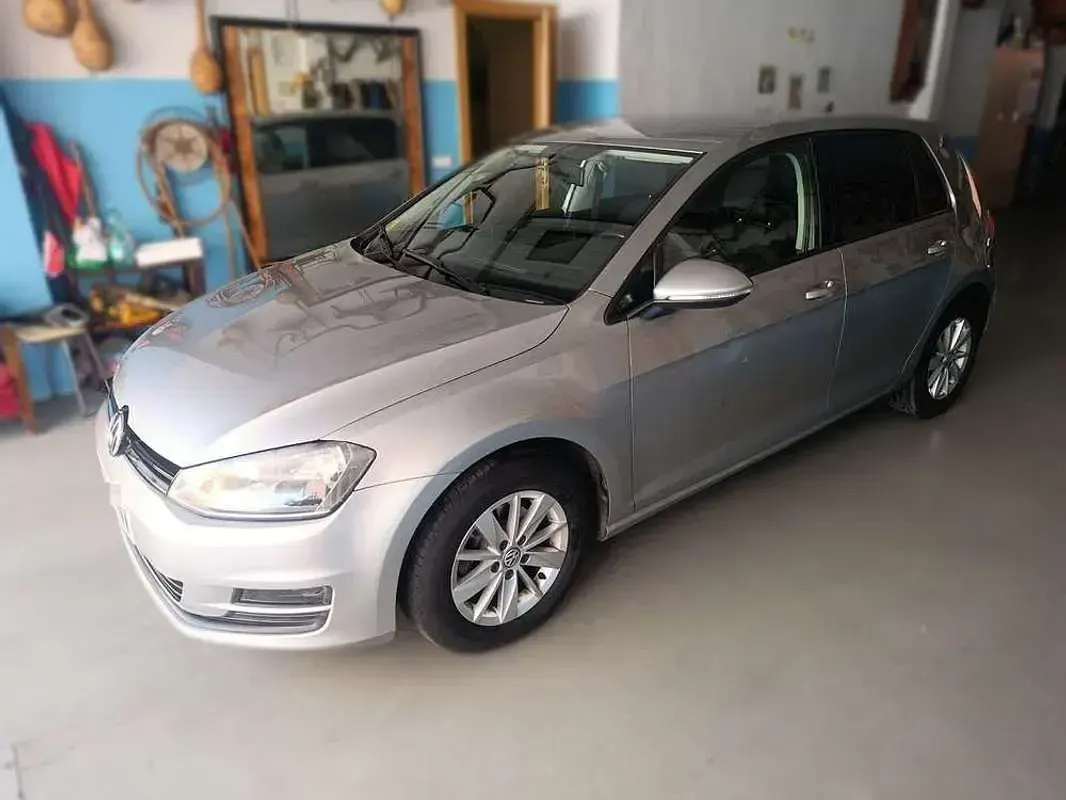 Usado VW Golf VII Advance 110 CV (80 kW) 2014 Gris Utilitario