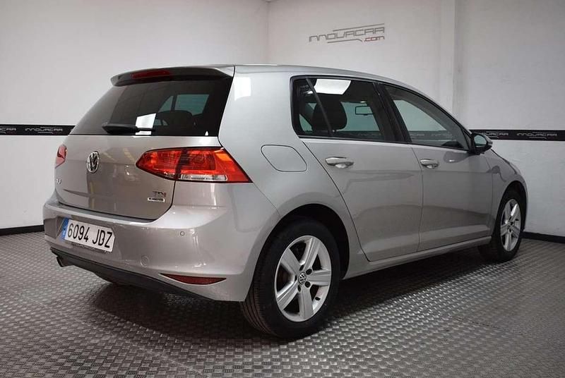 Usado VW Golf VII Advance 105 CV (77 kW) 2015 Gris Utilitario