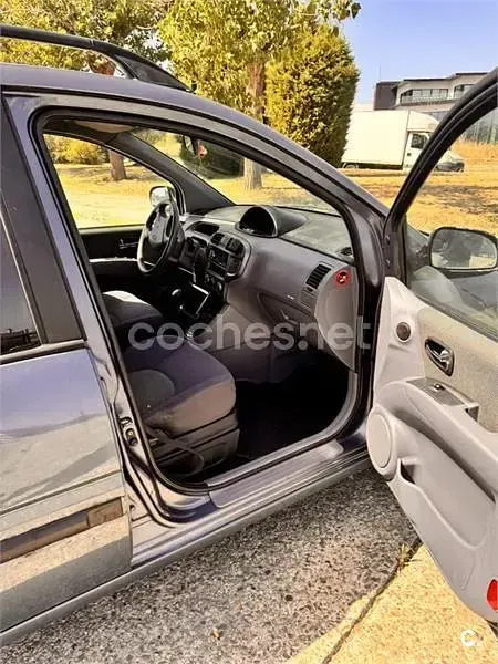 Usado Hyundai Matrix GLS 103 CV (75 kW) 2004 Azul Monovolumen