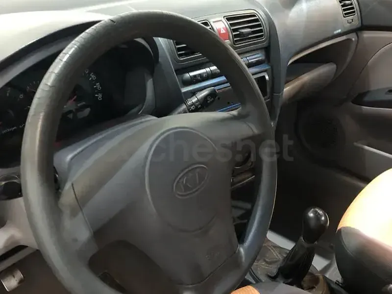 Usado Kia Picanto 65 CV (47 kW) 2007 Negro Utilitario
