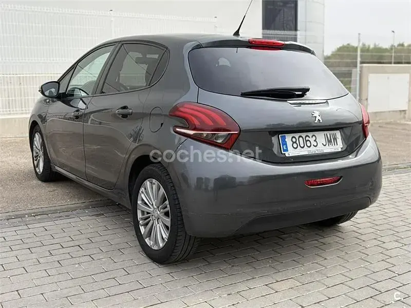 Usado Peugeot 208 Access 75 CV (55 kW) 2016 Gris / plata Utilitario
