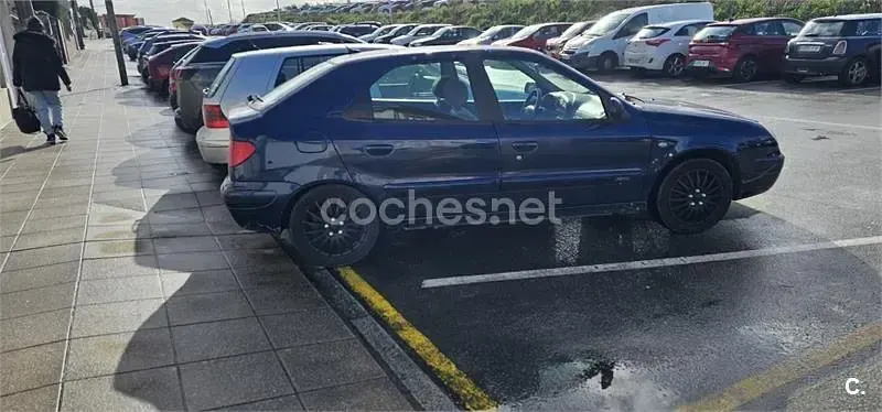 Usado Citroën Xsara 71 CV (52 kW) 2002 Azul Berlina