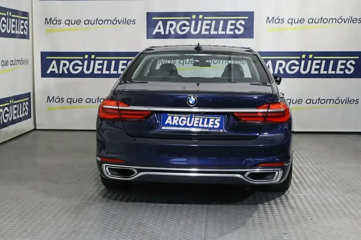 Käytetty BMW 740 iPerformance 326 HP (239 kW) 2018 Sininen Sedan