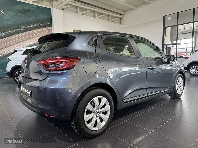 Usado Renault Clio Business 90 CV (66 kW) 2022 Gris Utilitario