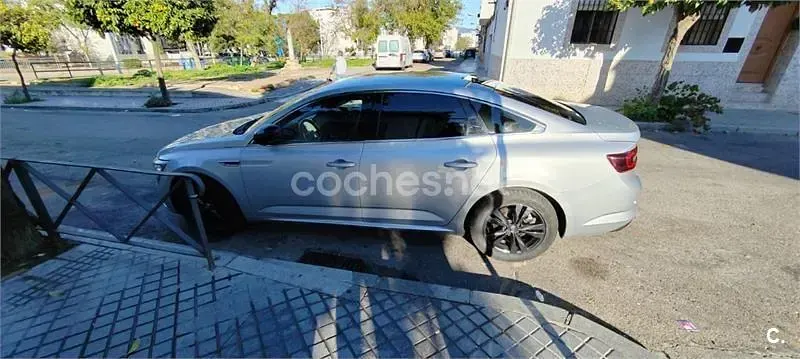 Usado Renault Talisman Zen 130 CV (95 kW) 2016 Gris / plata Berlina