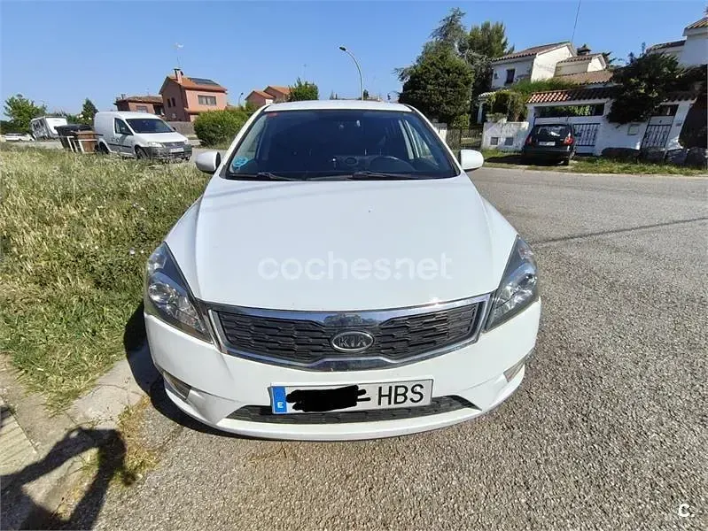 Usado Kia Ceed Active 126 CV (92 kW) 2011 Blanco Utilitario