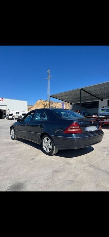 Usado Mercedes C270 Elegance 170 CV (125 kW) 2001 Azul Berlina