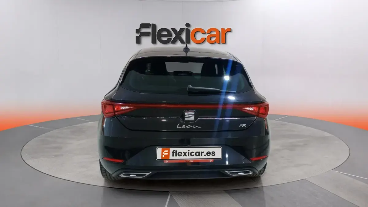 Usado Seat Leon FR 150 CV (110 kW) 2025 Negro Familiar