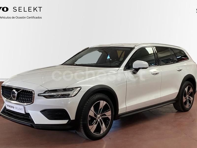 Blanco Usado 2022 Volvo V60 CC Core Familiar | 34.200 € (Super precio) - Imagen 1/4