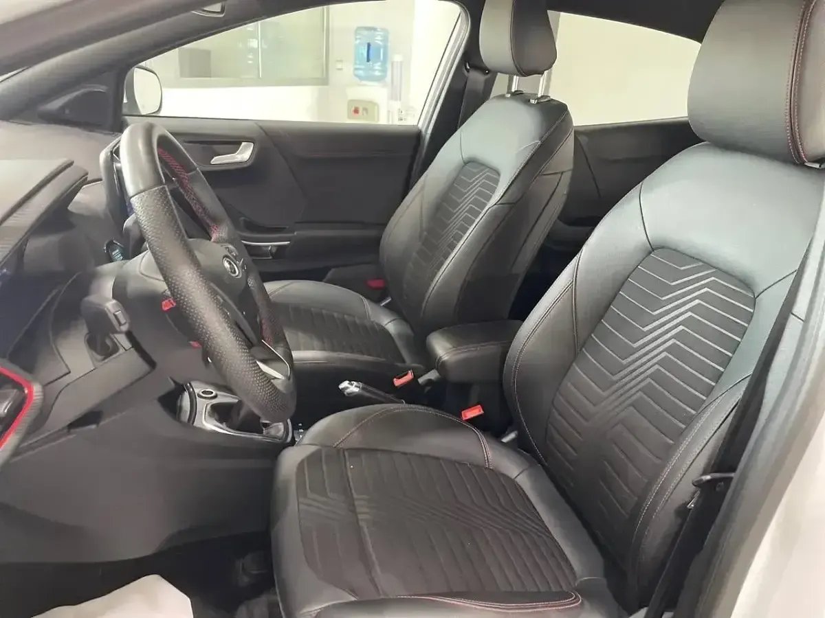 Usado Ford Puma ST-Line 125 HP (91 kW) 2023 Branco SUV