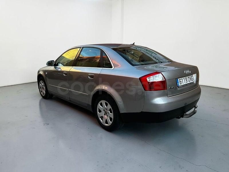 Usado Audi A4 130 CV (95 kW) 2003 Beige Berlina