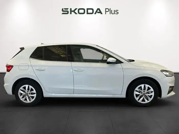 Usado Skoda Fabia Selection 115 CV (84 kW) 2025 Blanco Berlina