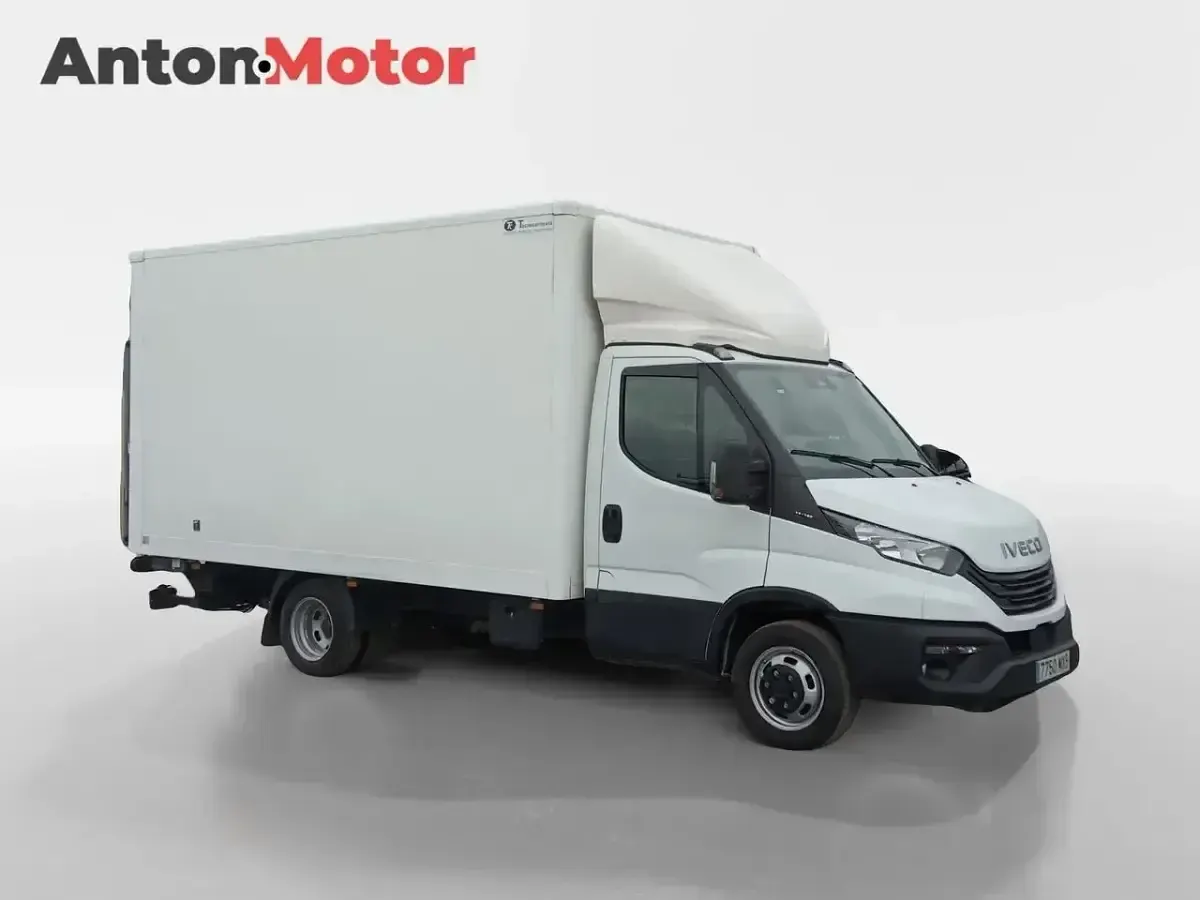 Usado Iveco Daily 160 CV (117 kW) 2024 Blanco Berlina