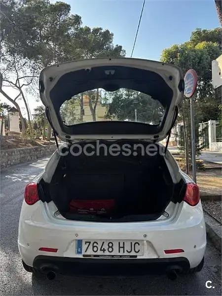 Usado Alfa Romeo Giulietta Progression 140 CV (102 kW) 2012 Blanco Utilitario