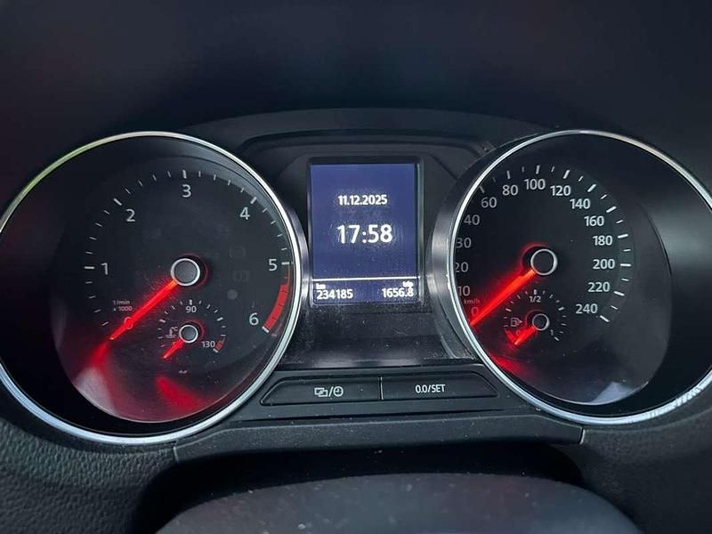 Usado VW Polo 90 CV (66 kW) 2017 Negro Utilitario