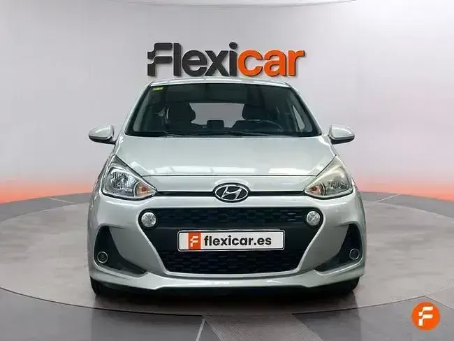 Usado Hyundai i10 66 CV (48 kW) 2017 Gris Utilitario