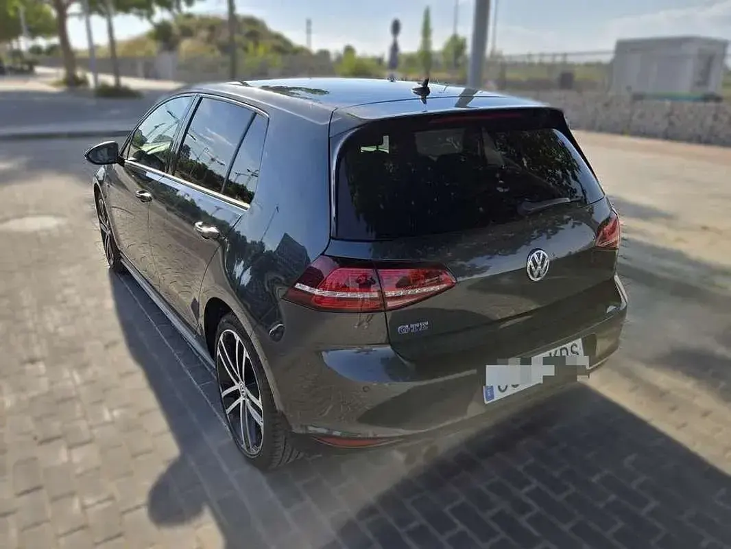 Usado VW Golf VII GTE 150 CV (110 kW) 2016 Gris Berlina