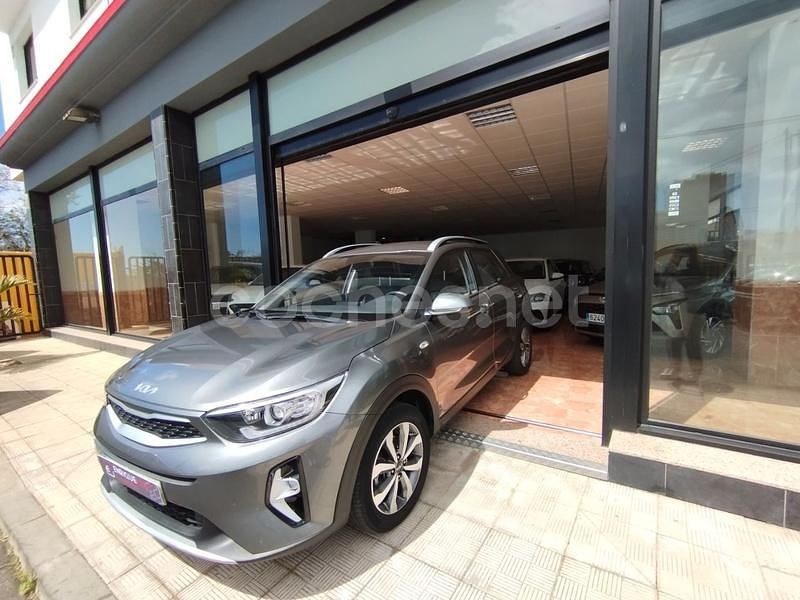 Gris / plata Usado 2023 Kia Stonic SUV | 16.990 € (Precio justo) - Imagen 1/4