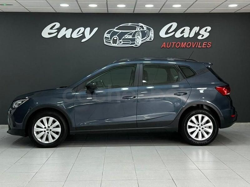 Usado Seat Arona Style 110 CV (80 kW) 2022 Gris / plata SUV