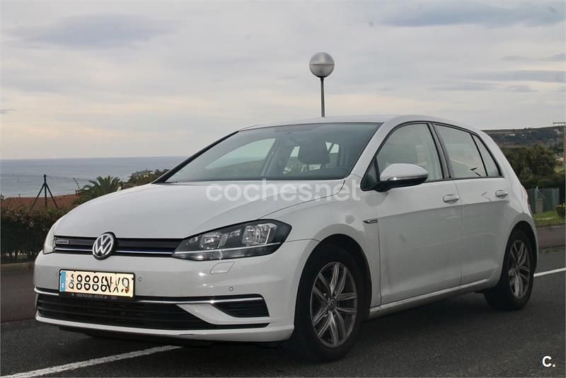 Usado VW Golf VII Advance 130 CV (95 kW) 2019 Blanco Berlina