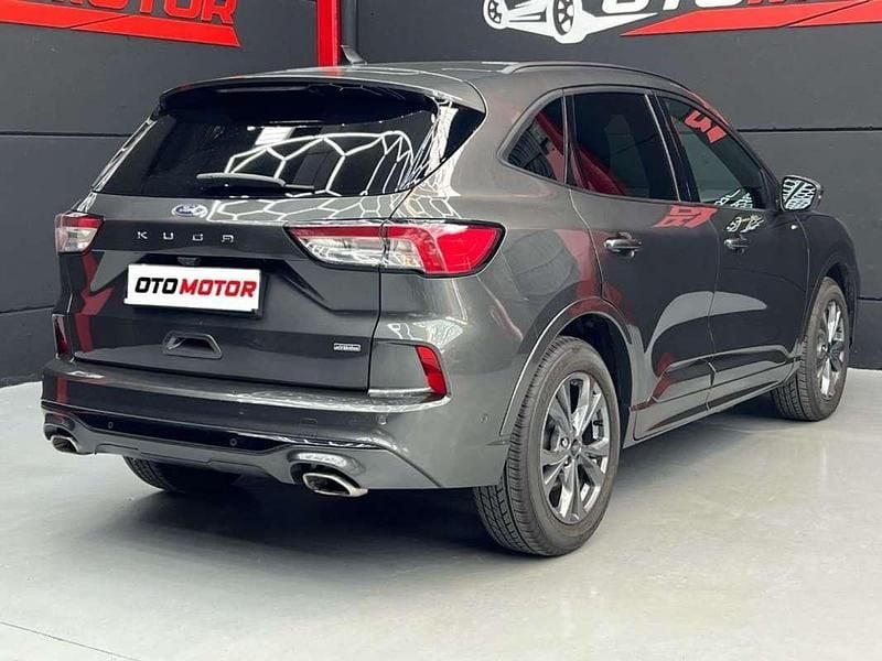 Usado Ford Kuga Vignale 224 CV (164 kW) 2021 Gris SUV