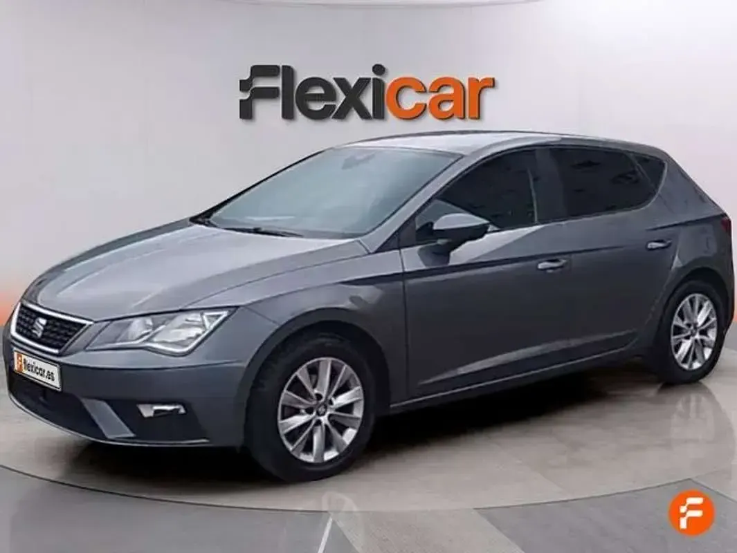 Usado Seat Leon ST Style 110 CV (80 kW) 2017 Gris Familiar