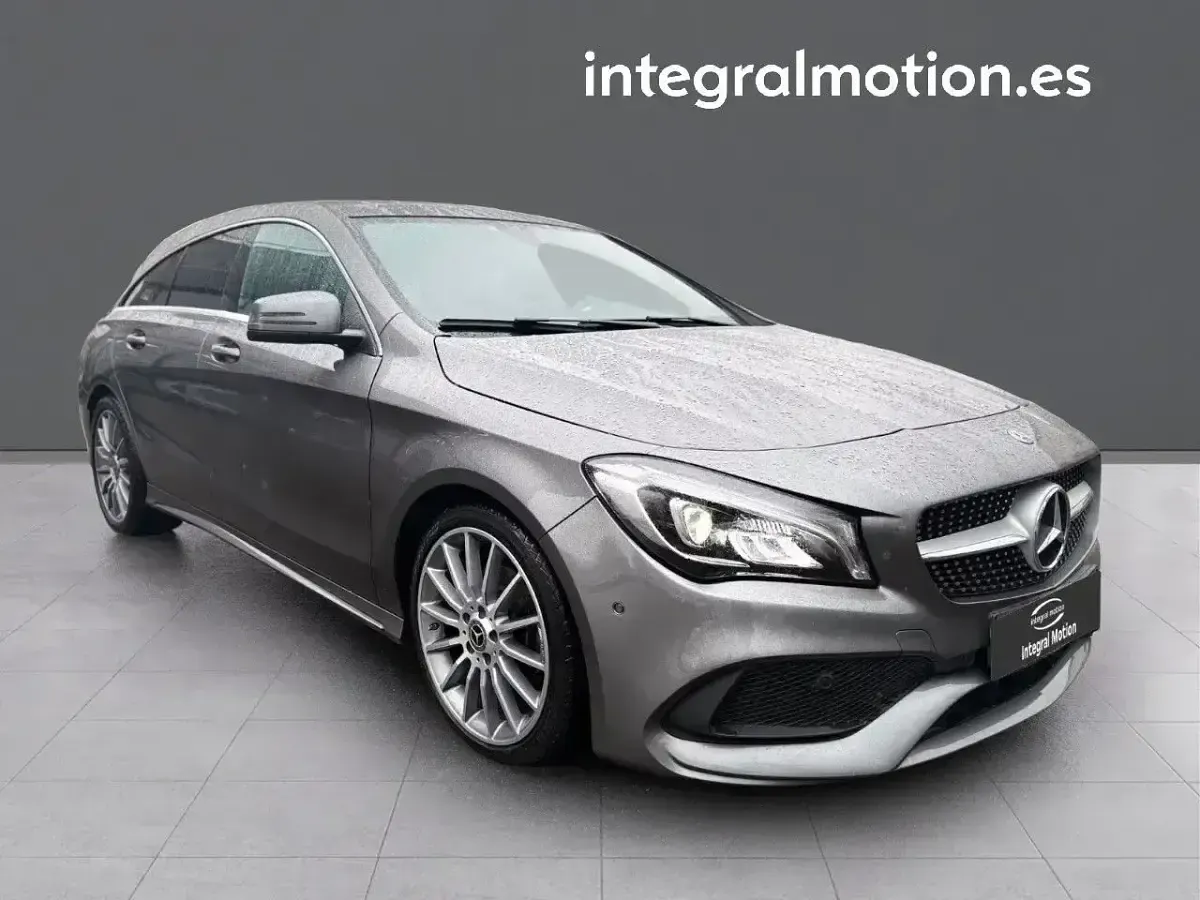 Usado Mercedes CLA200 Shooting Brake 136 CV (100 kW) 2018 Gris Familiar