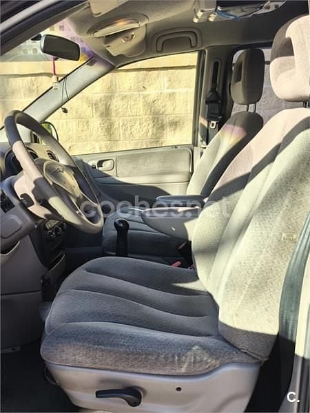 Usado Chrysler Voyager 150 CV (110 kW) 2002 Negro Monovolumen