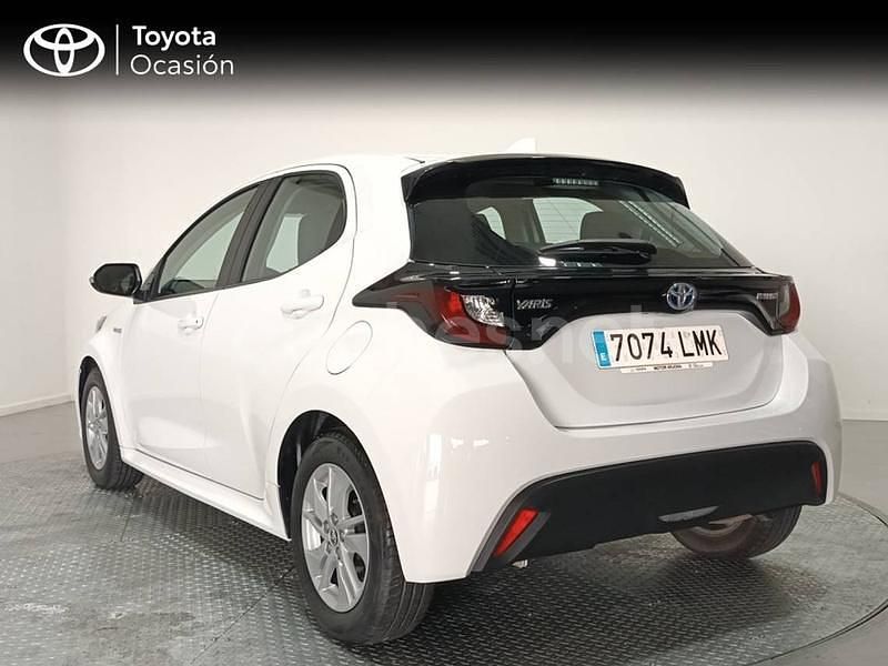 Usado Toyota Yaris Hybrid Business Edition 116 CV (85 kW) 2021 Blanco Berlina