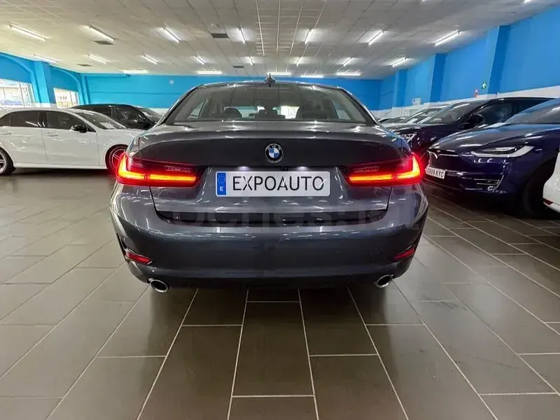 Usado BMW 320e 190 CV (139 kW) 2021 Gris / plata Familiar